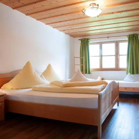 Gaestehaus Webermohof Feriegård Rotta